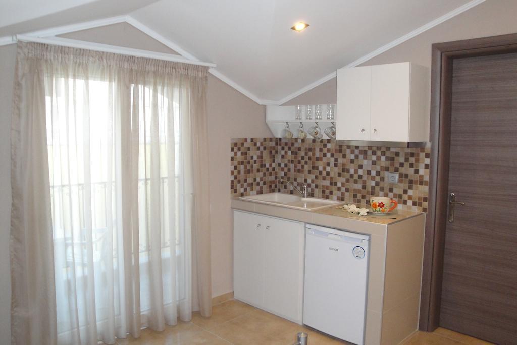 Amaryllis Studios Аспровалта Номер фото